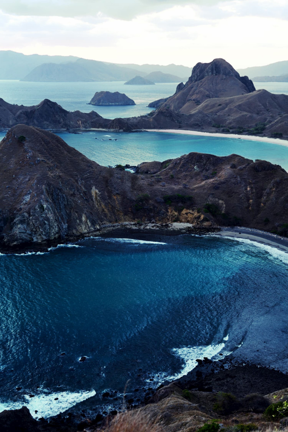 Komodo Beaches and Topograhpy