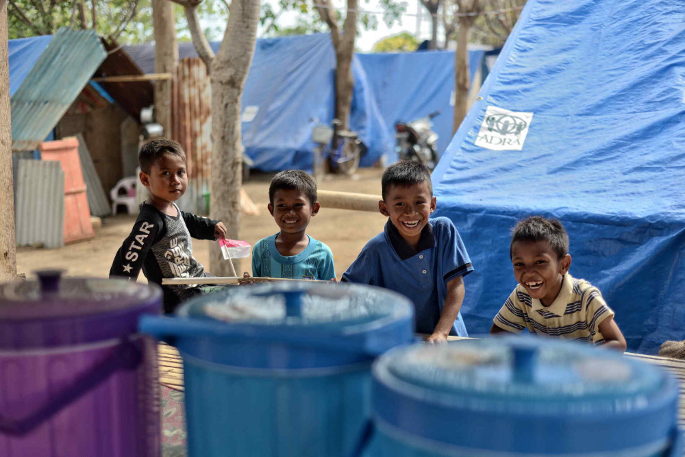 Laughing children in lombok after earthquake 2018