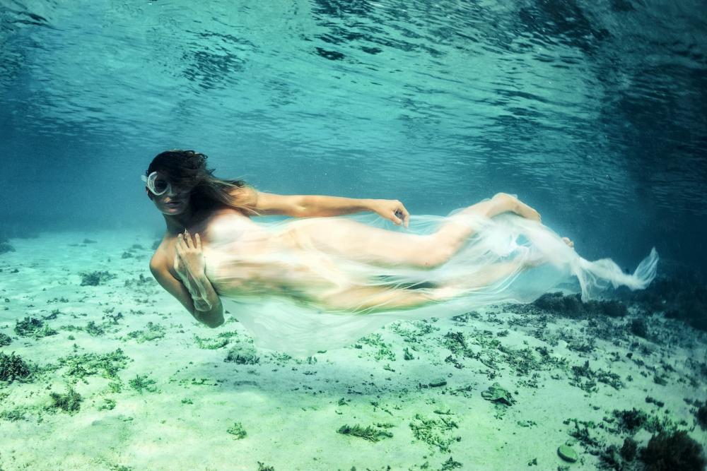 Shoot against plastic in the ocean. Model Patcy