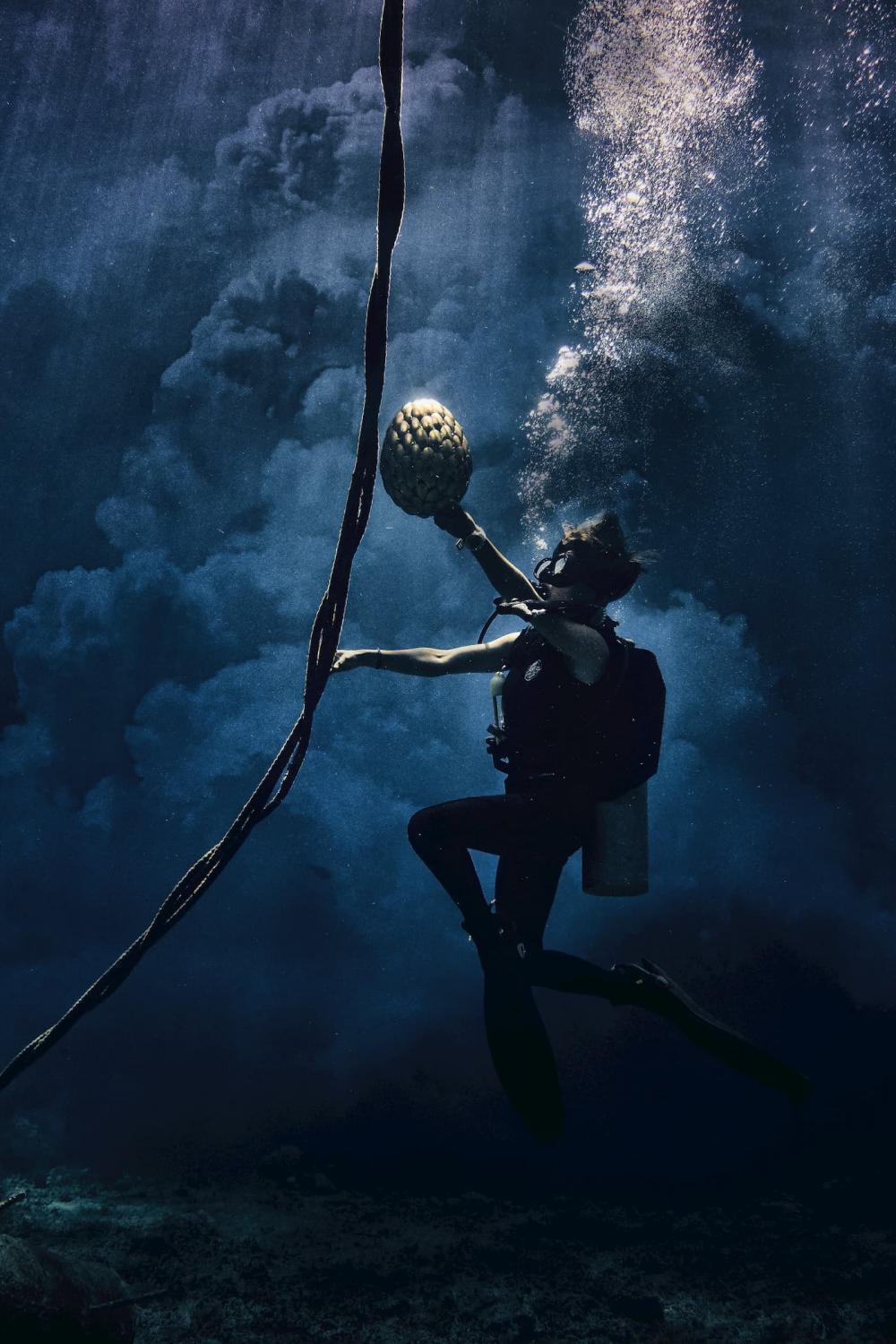 Dragon egg underwater photoshoot