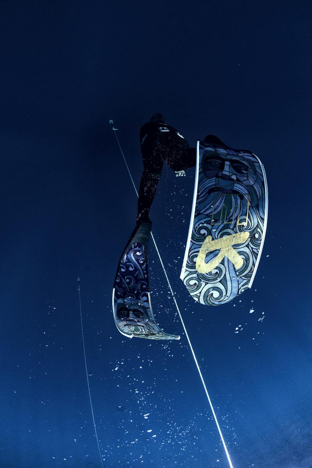 Descending into the blue. Freediving Gili Trawangan Indonesia